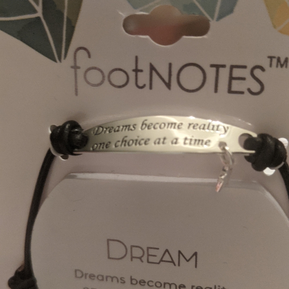 Ladies Footnotes "Dreams" pure silver plated adjustable bracelet NWT